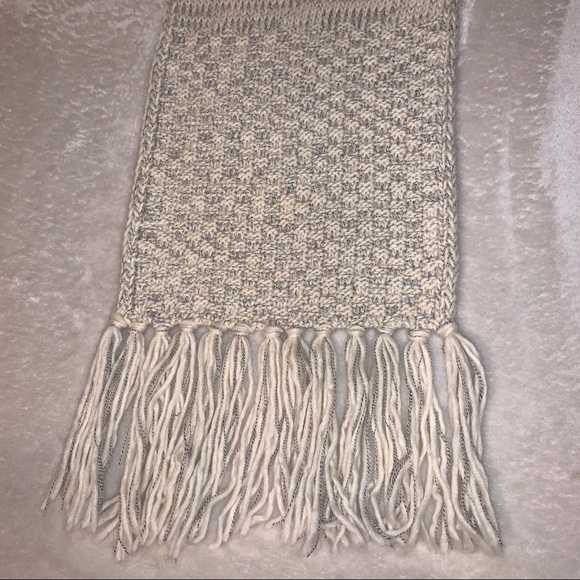 TWO Cream & Gray Scarf - Picture 4 of 8